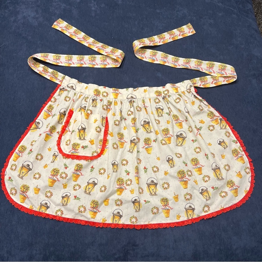 VINTAGE Apron with Red Lace Trim and Lantern Pattern One Size Fits All